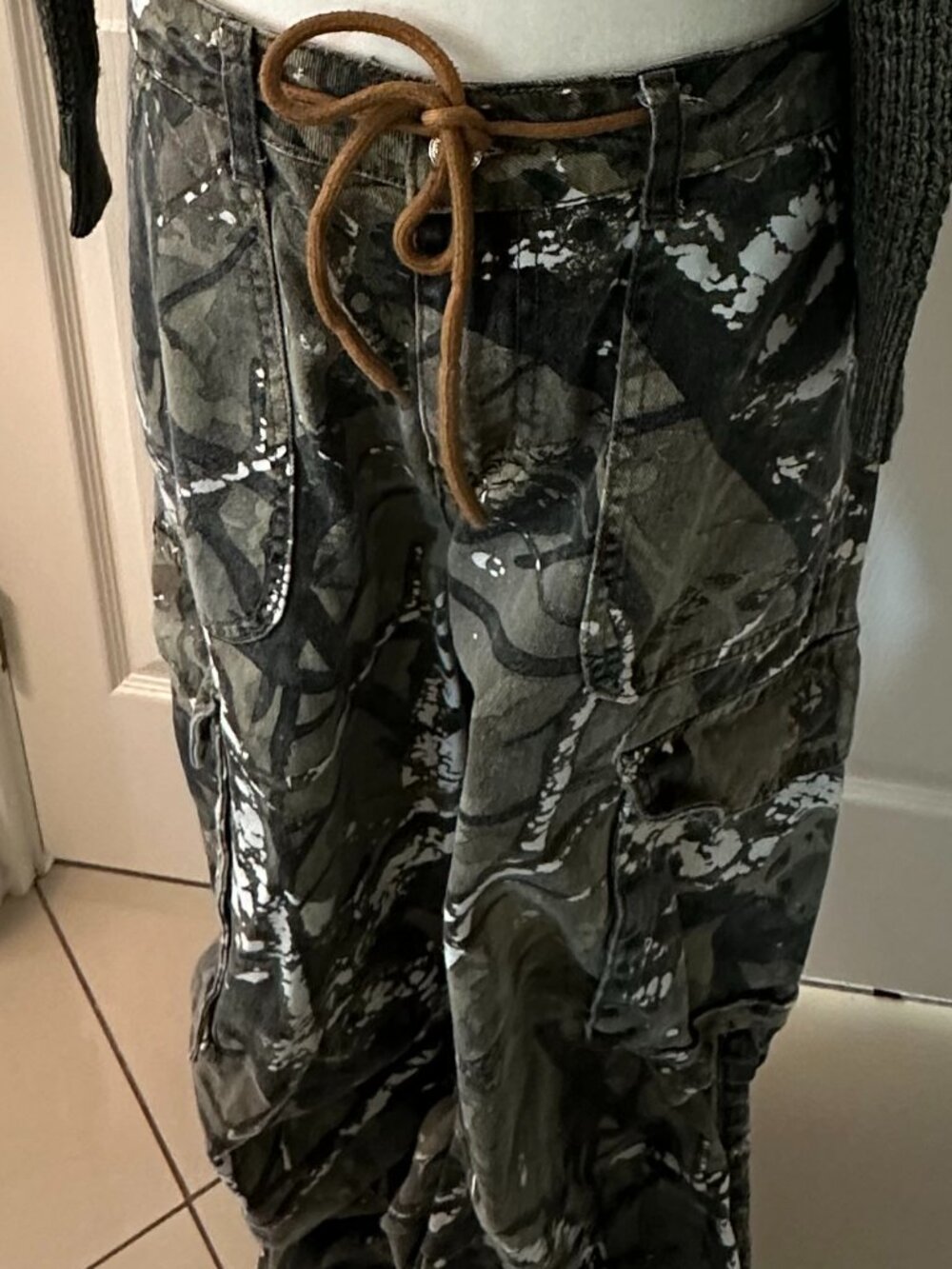 Manfinity Real Tree Camo Print Y2K Cargo Drawstring Pants - Size Small